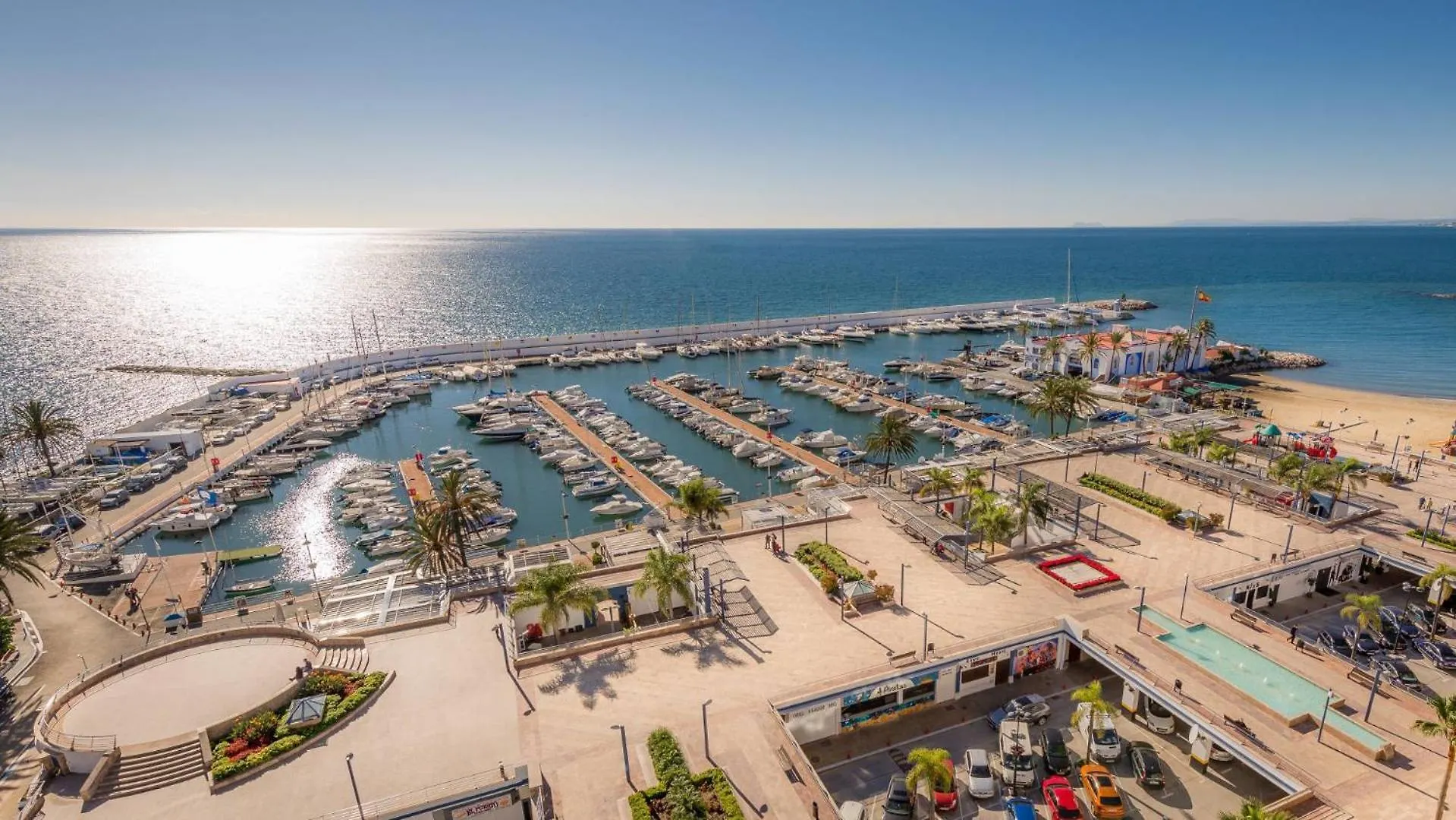 Seafront In Marbella With Pool And Garage Appartement Spanje