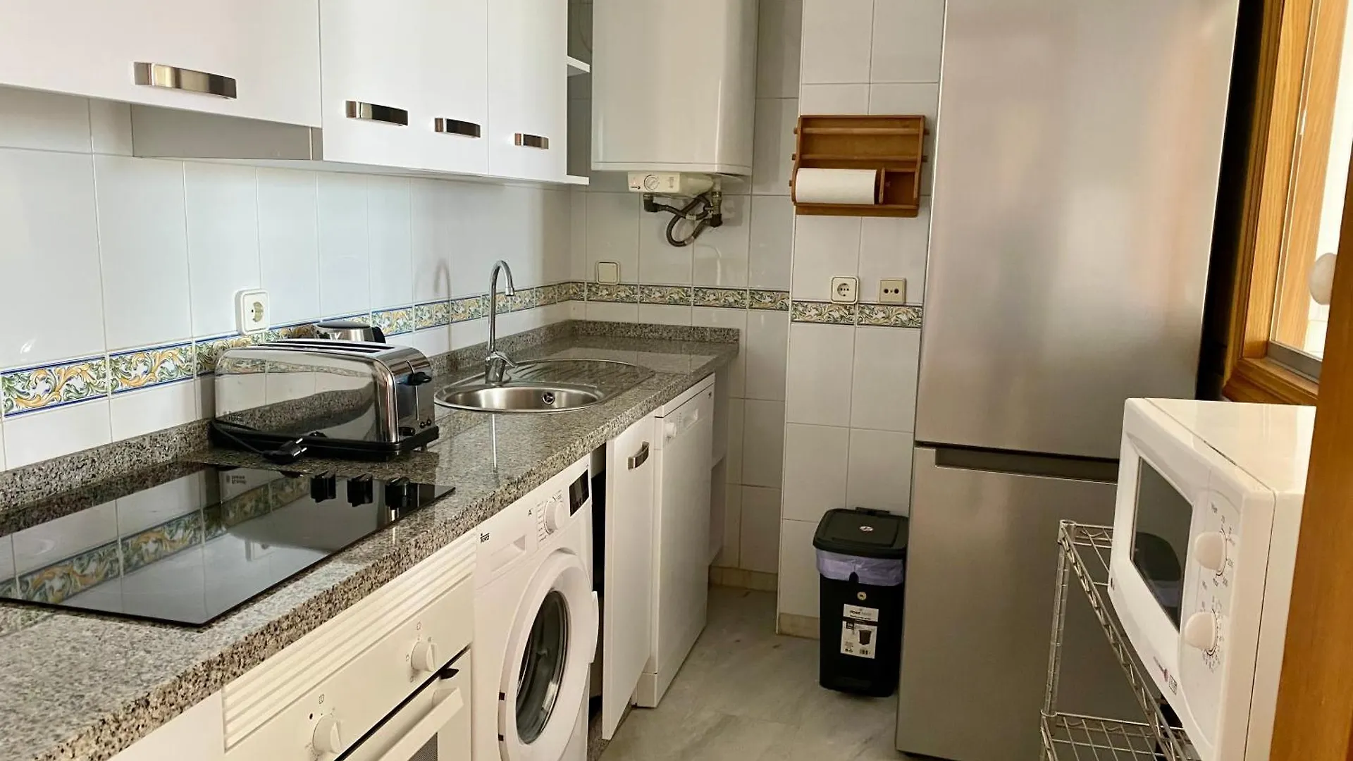 Seafront In Marbella With Pool And Garage Appartement