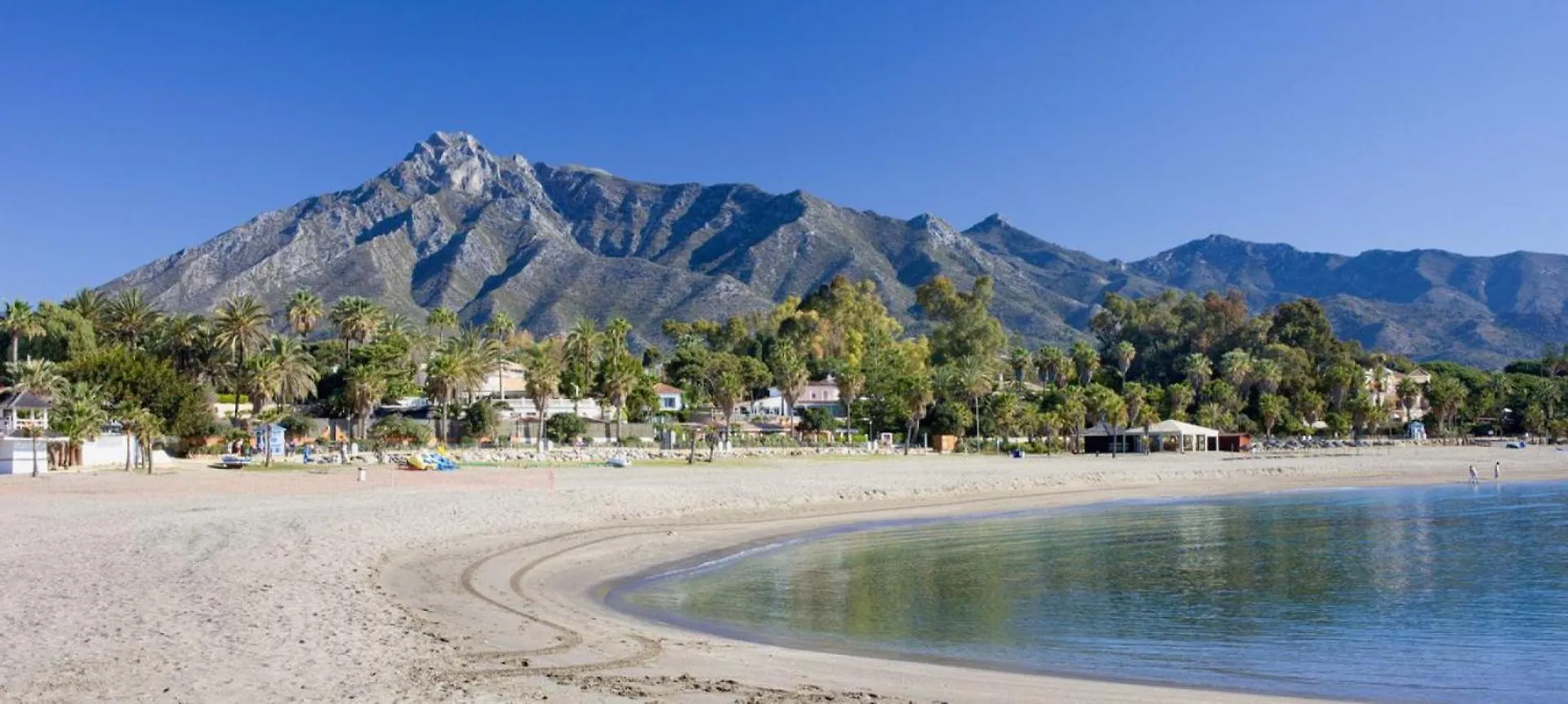 Seafront In Marbella With Pool And Garage Apartment